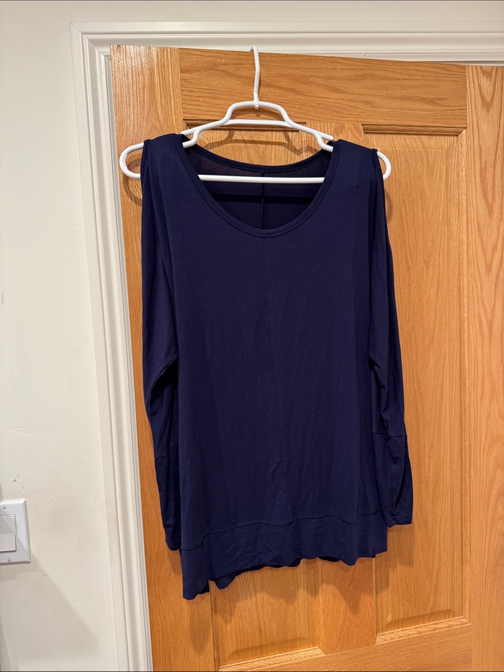 Women's Navy Cold-Shoulder Long Sleeve Top